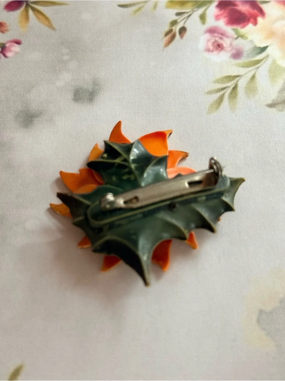 Vintage Floral Poinsettia Brooch in Peach and Green - Unbranded